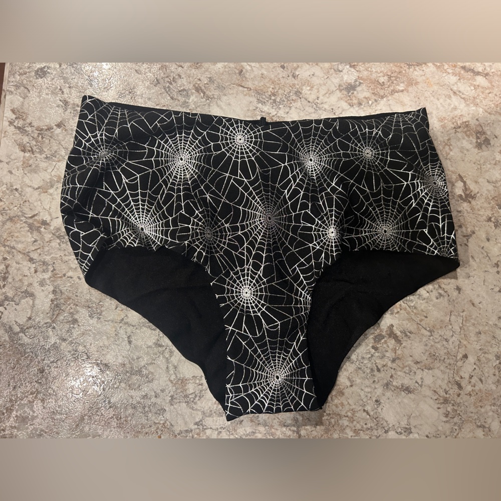 VS PINK HALLOWEEN PANTY Large Spiderweb Cheeky NWT